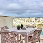 2br Penthouse With Views Overlooking Marina By 360 Estates *