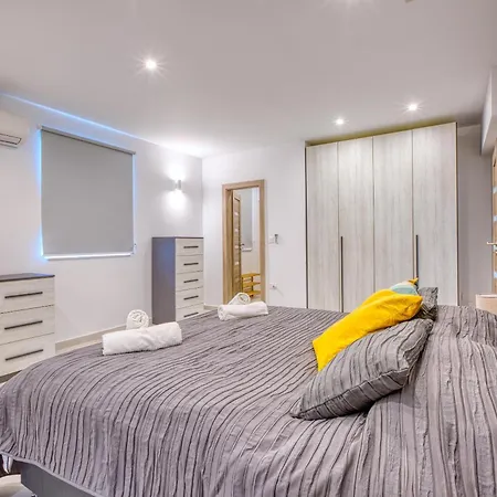 2br Penthouse With Views Overlooking Marina By 360 Estates Apartamento