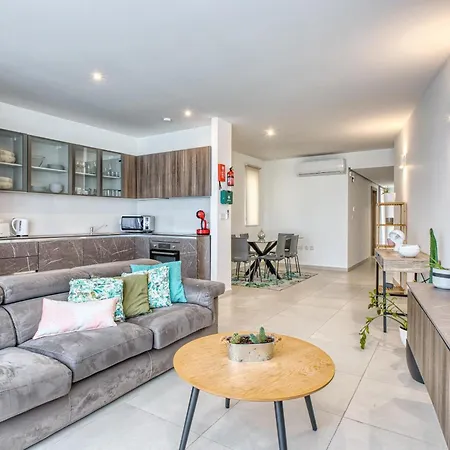 2br Penthouse With Views Overlooking Marina By 360 Estates アパート Pietà