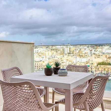 2br Penthouse With Views Overlooking Marina By 360 Estates *