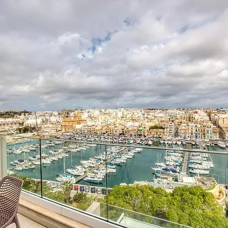2br Penthouse With Views Overlooking Marina By 360 Estates
