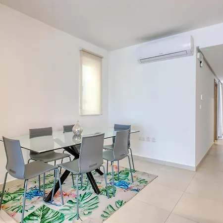 Apartment 2br Penthouse With Views Overlooking Marina By 360 Estates
