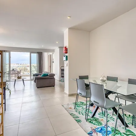 2br Penthouse With Views Overlooking Marina By 360 Estates