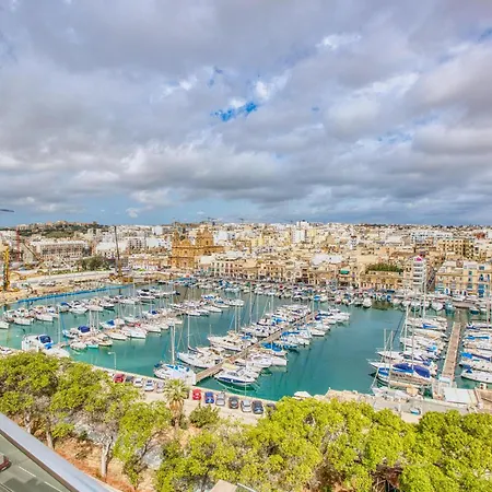 Apartment 2br Penthouse With Views Overlooking Marina By 360 Estates Pieta