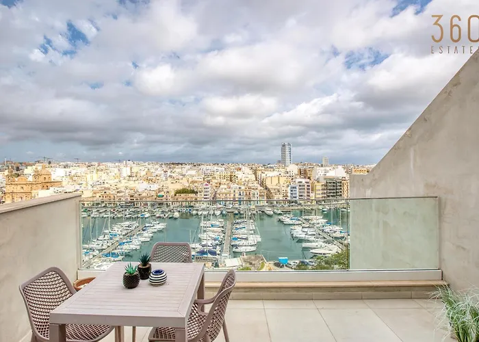 2br Penthouse With Views Overlooking Marina By 360 Estates *