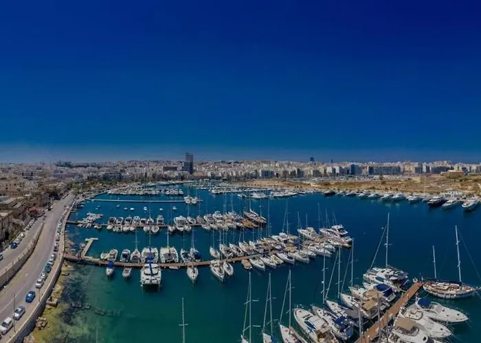 Apartment 2br Penthouse With Views Overlooking Marina By 360 Estates *