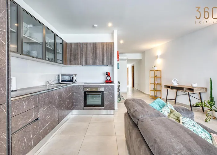 2br Penthouse With Views Overlooking Marina By 360 Estates Apartment Pieta