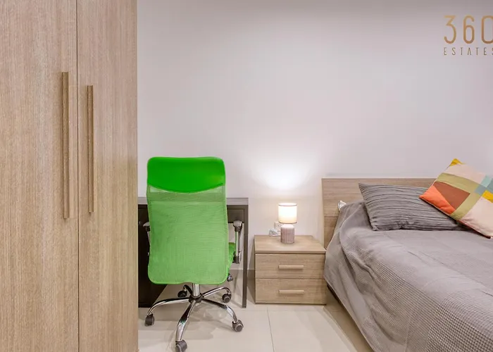 2br Penthouse With Views Overlooking Marina By 360 Estates Pieta