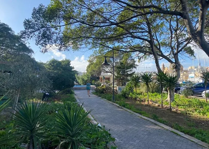 2br Penthouse With Views Overlooking Marina By 360 Estates Apartment *