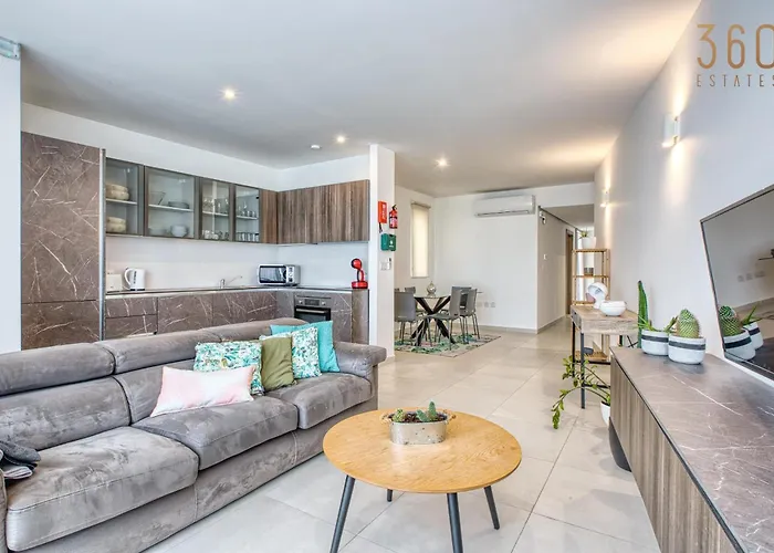 2br Penthouse With Views Overlooking Marina By 360 Estates Apartment Pieta