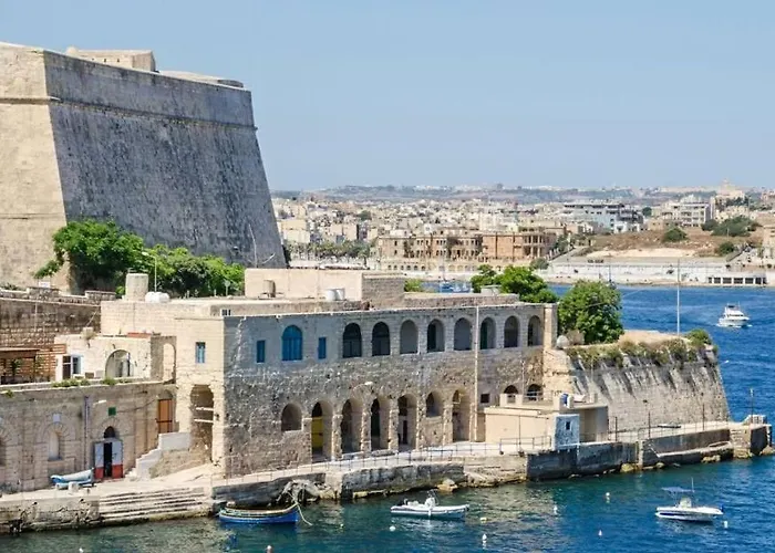 Apartment 2br Penthouse With Views Overlooking Marina By 360 Estates Pieta