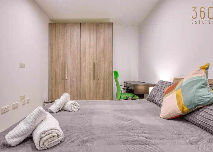 2br Penthouse With Views Overlooking Marina By 360 Estates Pieta