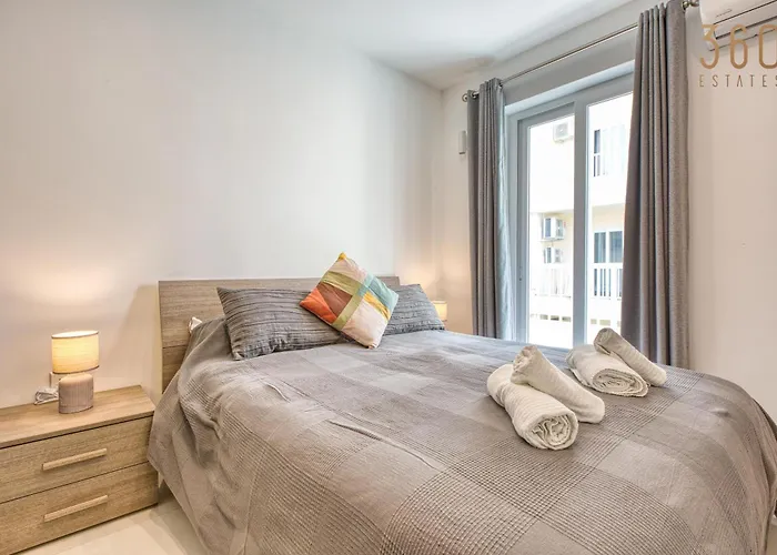 Apartment 2br Penthouse With Views Overlooking Marina By 360 Estates Pieta