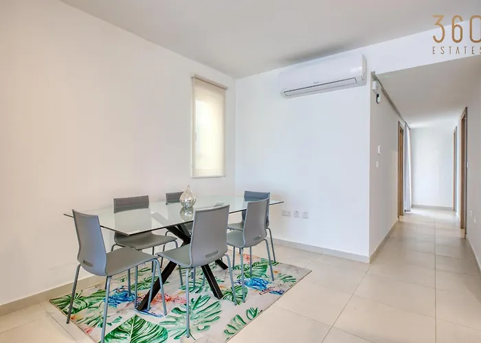 Apartment 2br Penthouse With Views Overlooking Marina By 360 Estates