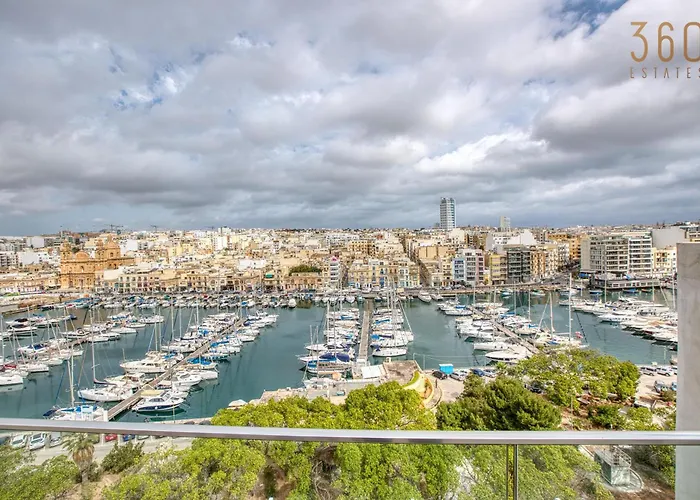 2br Penthouse With Views Overlooking Marina By 360 Estates * Pieta