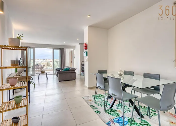 2br Penthouse With Views Overlooking Marina By 360 Estates