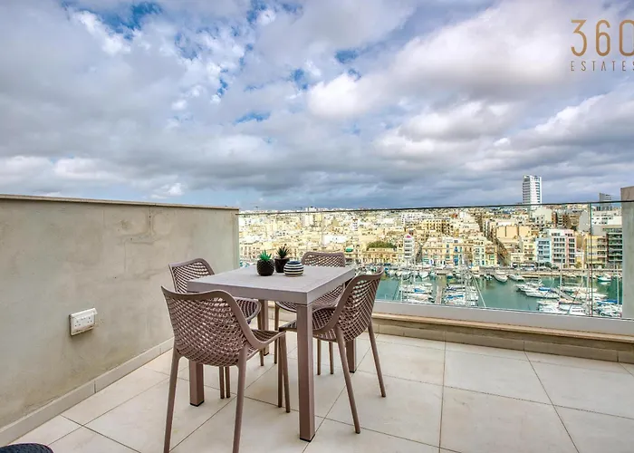 2br Penthouse With Views Overlooking Marina By 360 Estates * Pieta