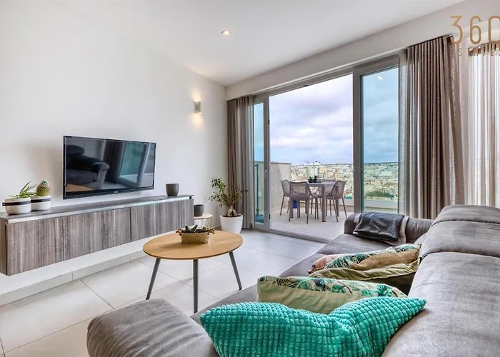 2br Penthouse With Views Overlooking Marina By 360 Estates * Pieta