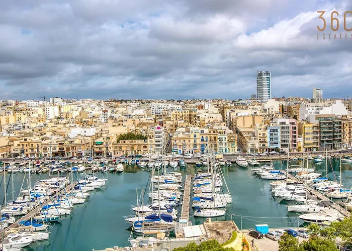 Apartment 2br Penthouse With Views Overlooking Marina By 360 Estates *